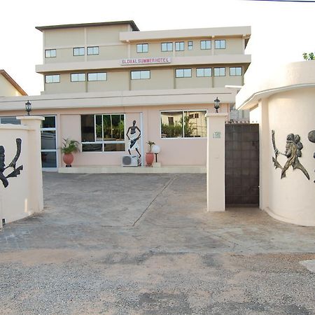 Global Summer Hotel Accra Bagian luar foto