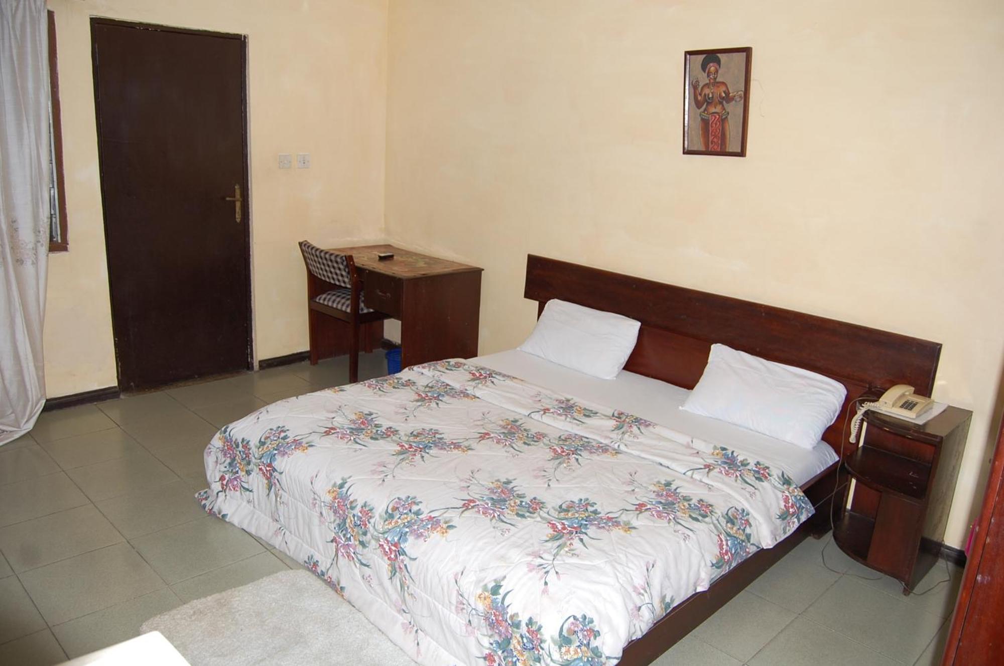 Global Summer Hotel Accra Bagian luar foto