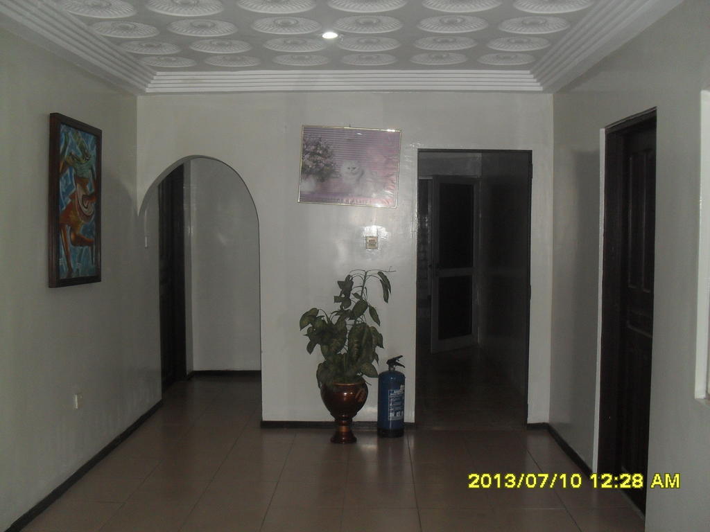 Global Summer Hotel Accra Bagian luar foto