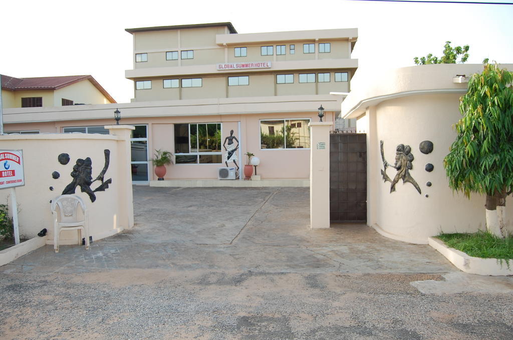 Global Summer Hotel Accra Bagian luar foto