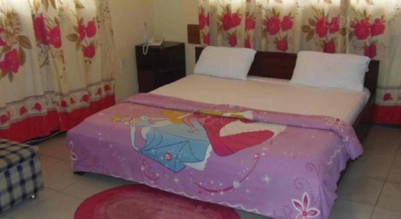 Global Summer Hotel Accra Bagian luar foto