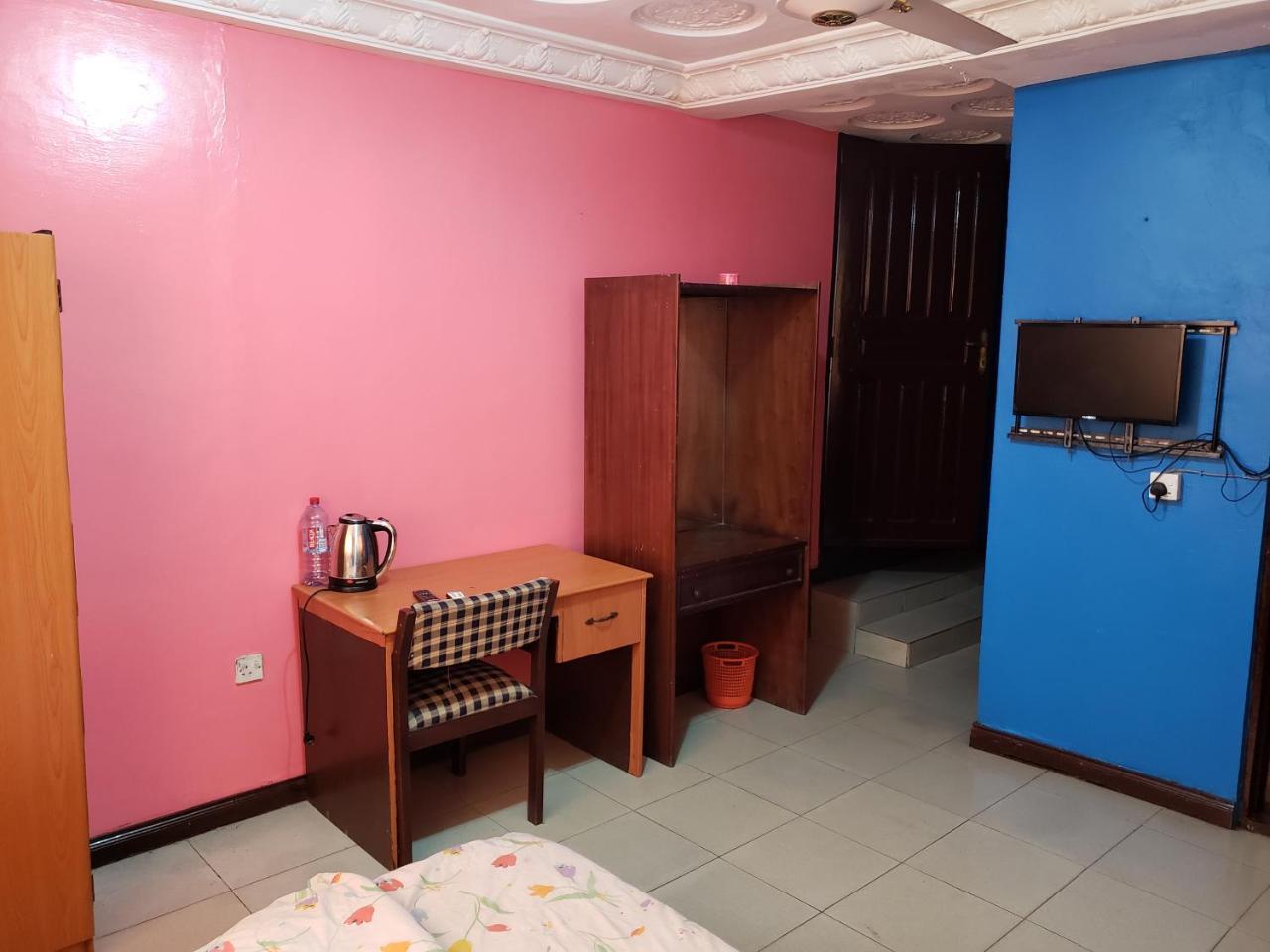 Global Summer Hotel Accra Bagian luar foto