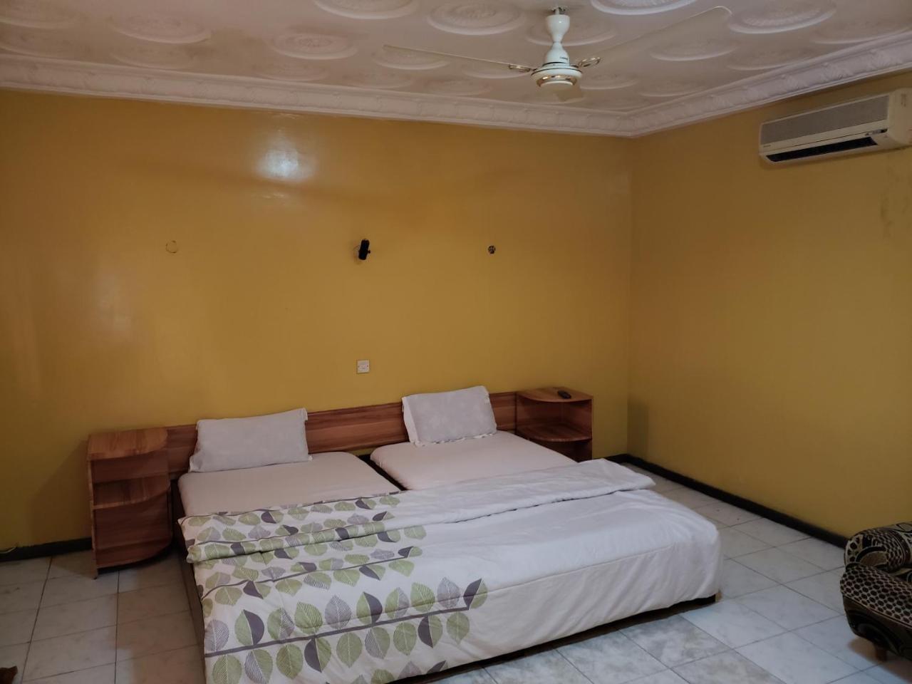 Global Summer Hotel Accra Bagian luar foto