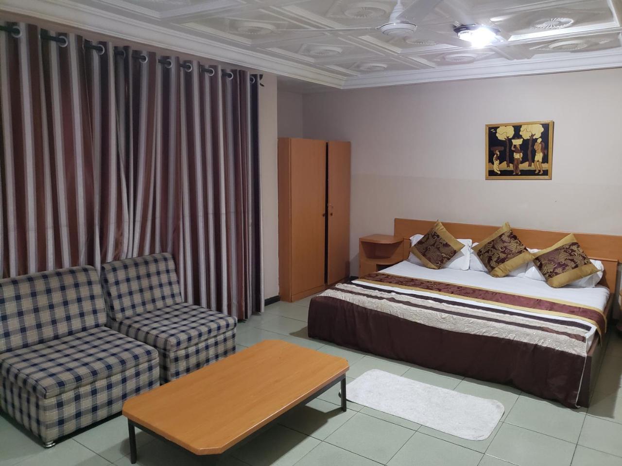 Global Summer Hotel Accra Bagian luar foto