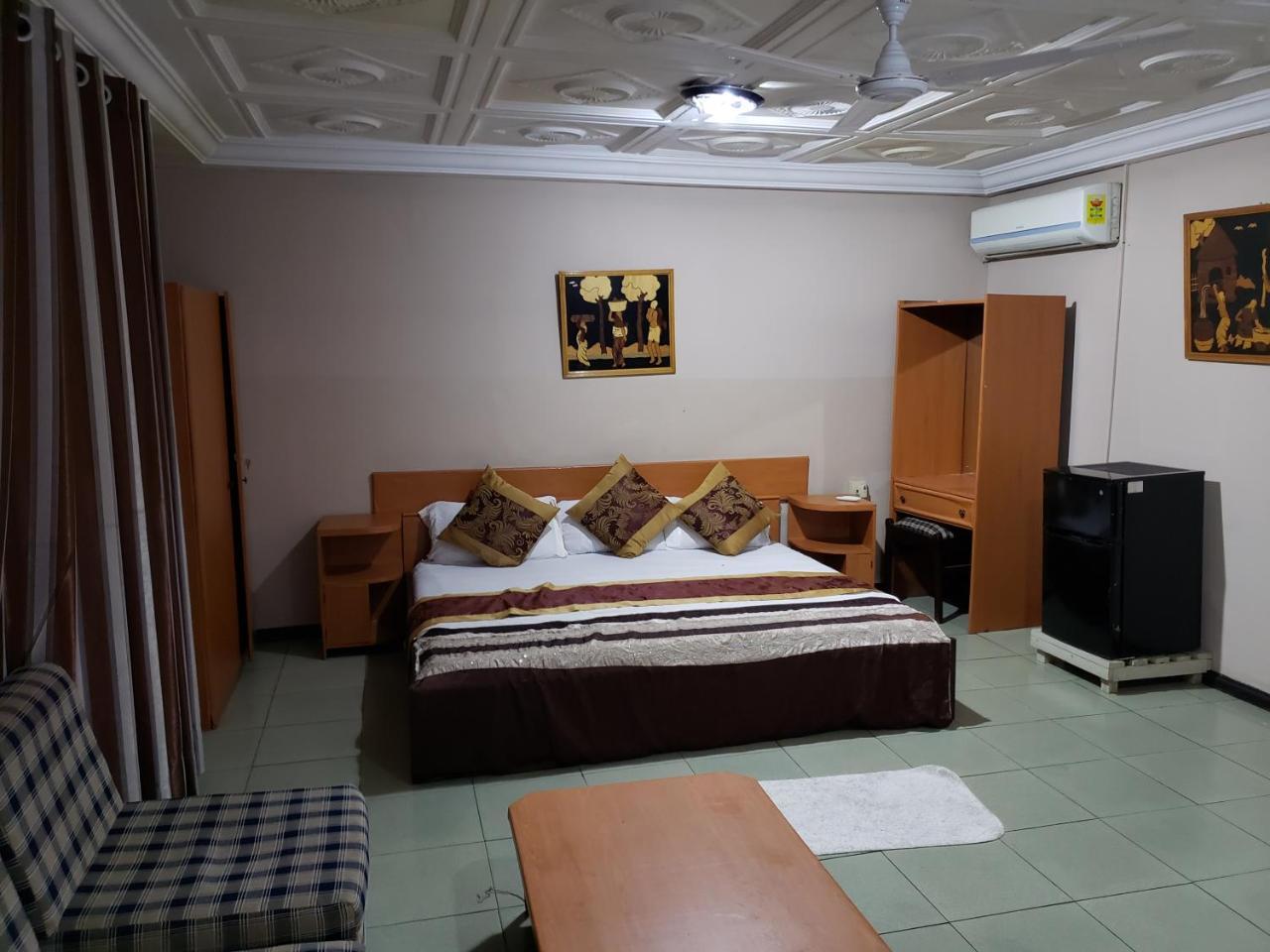 Global Summer Hotel Accra Bagian luar foto