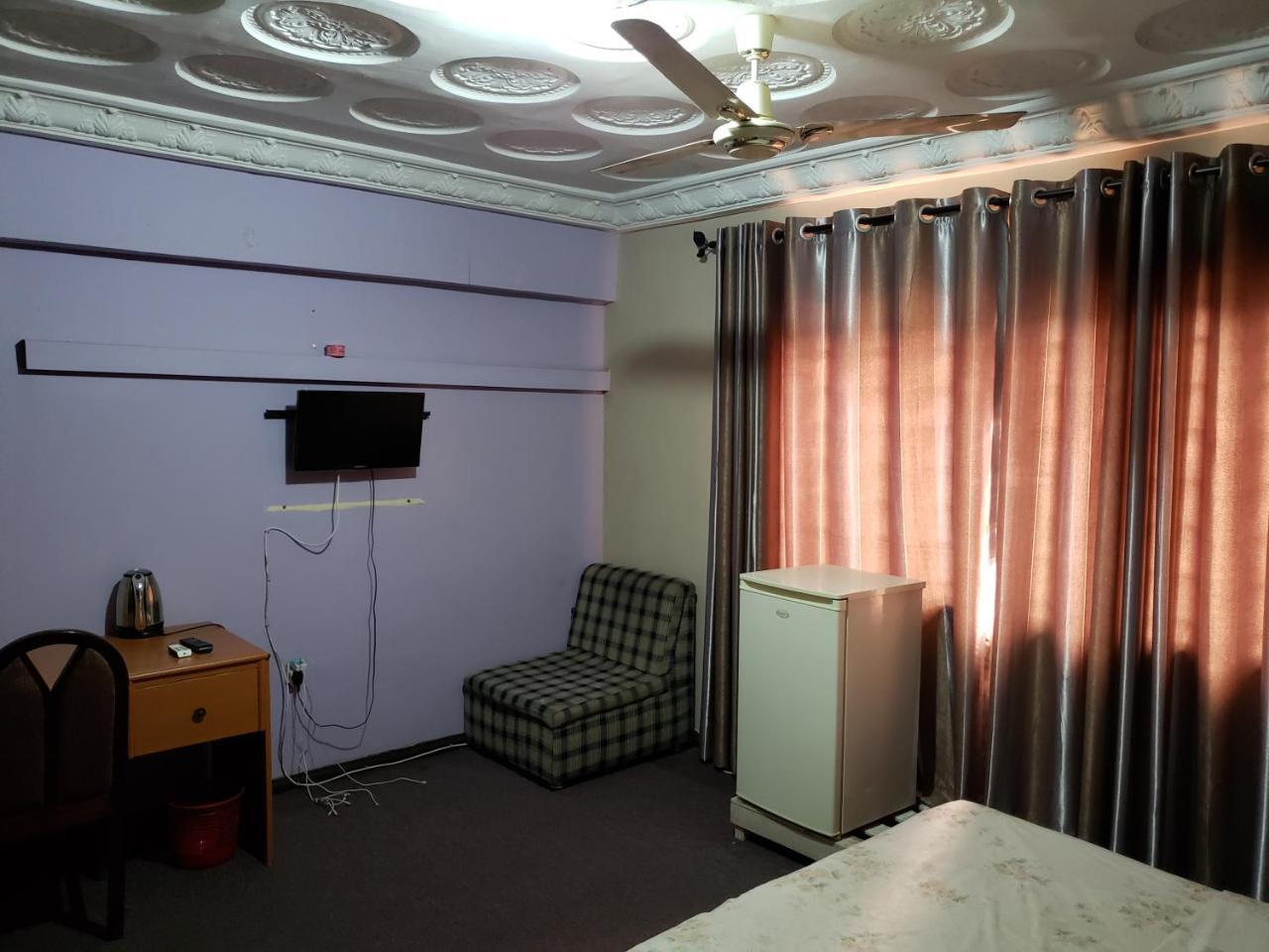 Global Summer Hotel Accra Bagian luar foto